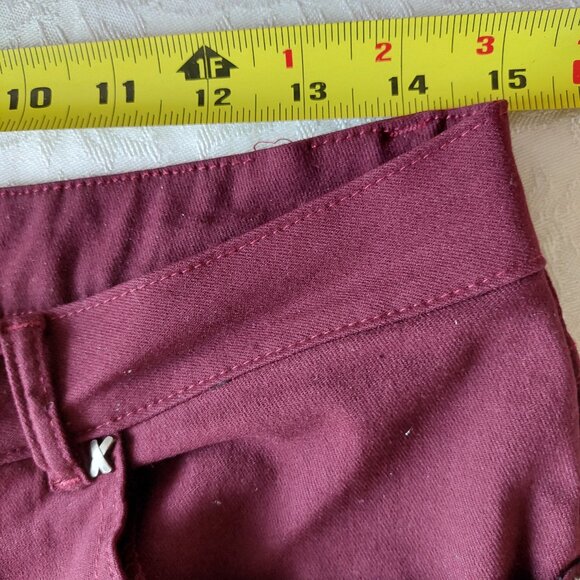 Simon Chang Straight-Leg Stretch Soft Denim Jeans In a Burgundy Color Sz 12 - Picture 7 of 9